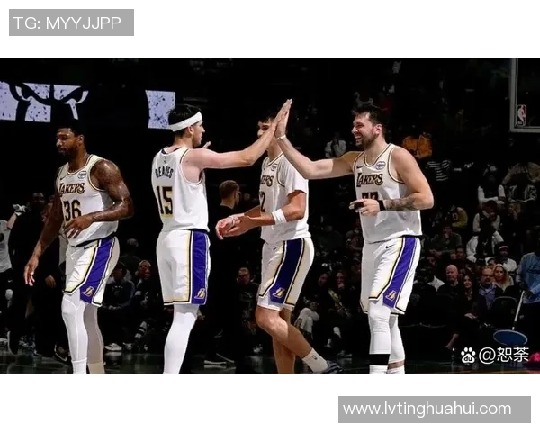 湖人对决热火精彩回顾11月19日比赛全程录像分享与分析